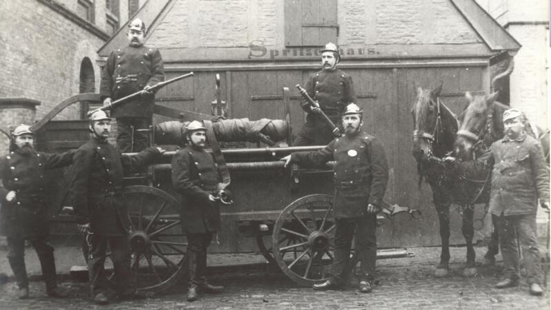Die erste Mannschaft der Freiburger Spritze im Jahr 1899.