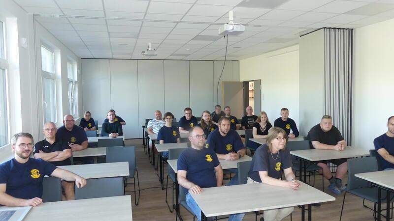 Die erste Schulung im neuen Gerätehaus Drochtersen.