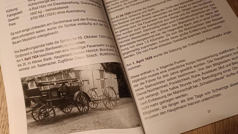 Die erste Spritze der Feuerwehr, jetzt ebenfalls 100 Jahre alt, wurde dank eines Brandmeisters nicht verschrottet.