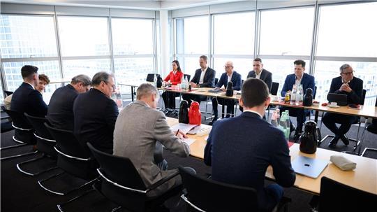 Die erste Tarifrunde zwischen Bahn und Lokführergewerkschaft GDL ist ohne Ergebnis geblieben.