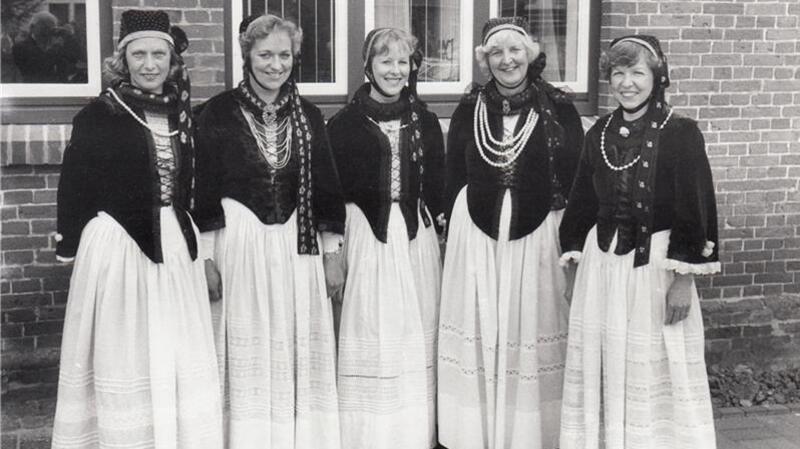 Die ersten Altländer Gästeführerinnen: Doris Marks, Thea Schliecker, Cornelia Kenklies, Elisabeth Lemke und Hilde Hauschildt.