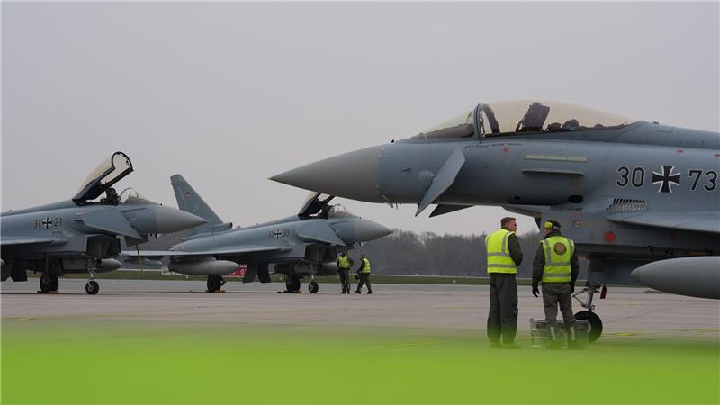 Die ersten Eurofighter der Luftwaffe sind am Montag auf dem Flughafen Lübeck gelandet.