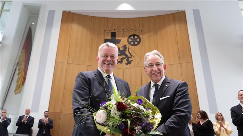Die ersten Glückwünsche erhielt Schnieder von Landtagspräsident Lammert.