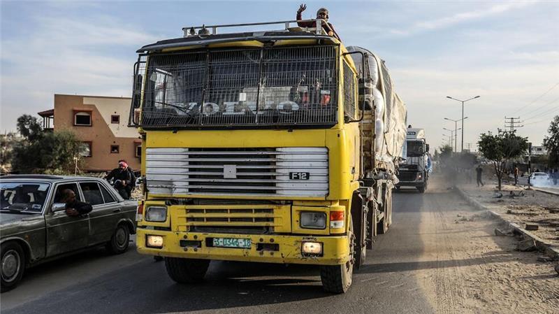 Erste Gaza-Geiseln frei - Israel entlässt Häftlinge Die ersten Hilfslieferungen sind nach Beginn der Waffenruhe angelaufen.