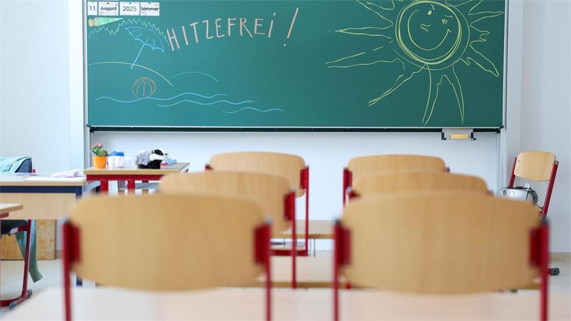Die ersten Schulen beenden den Unterricht wegen Hitze früher. (Symbolbild)