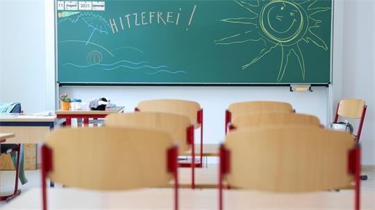 Die ersten Schulen beenden den Unterricht wegen Hitze früher. (Symbolbild)