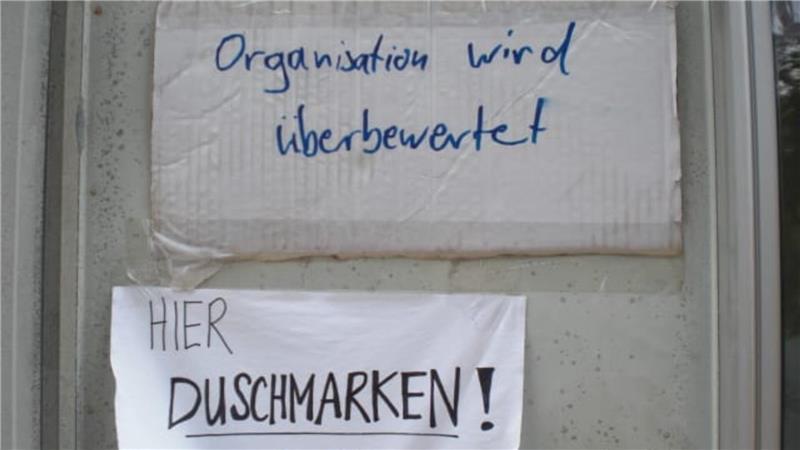 Warum sich Bernd Schütt-Benthin auf „sein“ Deichbrand-Festival freut Die ersten Versuche, es den Besuchern des Festivals so komfortabel wie möglich zu machen.