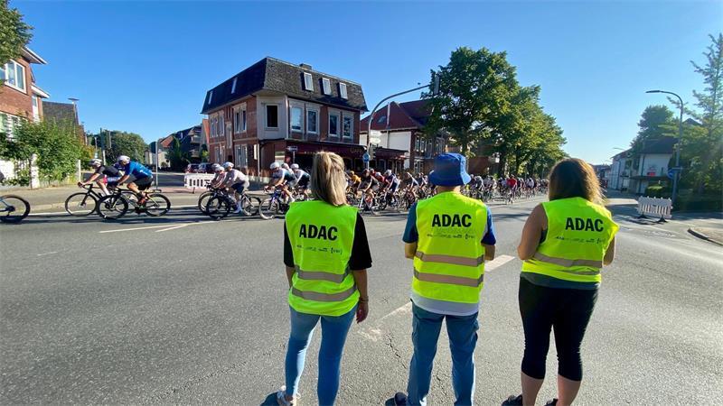 Cyclassics-Ticker: 70-Jähriger stirbt beim Jedermann-Rennen Die ersten rund 500 Sportler sind in Buxtehude angekommen.
