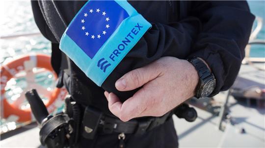 Die europäische Grenzschutzagentur Frontex sieht sich mit Schadenersatzklagen von Schutzsuchenden konfrontiert. (Archivbild)