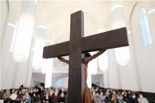 Die evangelische Kirche hat mit Austritten zu kämpfen. Jetzt will sie vor allem junge Menschen begeistern. Foto: dpa