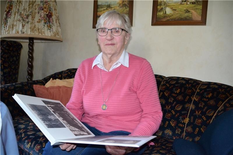 Die fast 90-jährige Maria Düvel aus Burweg erinnert sich an das Kriegsende und ihre Kindertage in Kutenholz. Foto: Helfferich