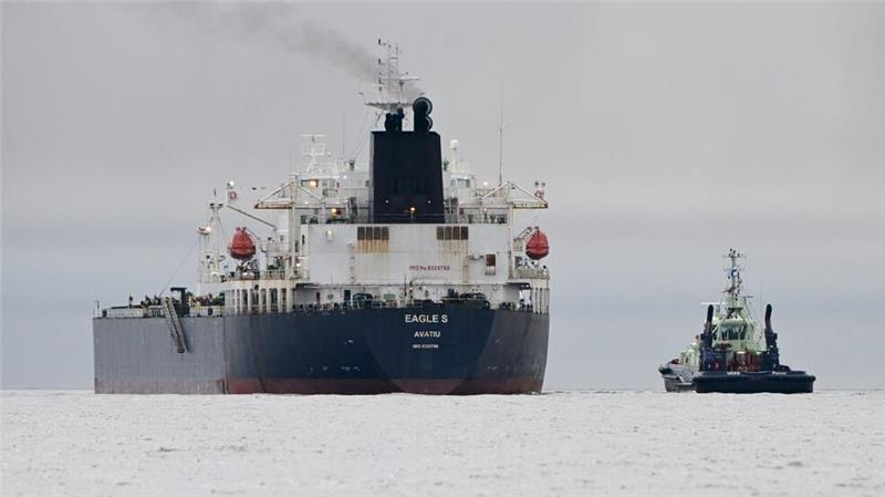 Neuer Sabotage-Verdacht in der Ostsee Die finnischen Ermittler halten seit Dezember die „Eagle S“ fest, die nach EU-Einschätzung zur russischen Schattenflotte zählen soll. (Archivbild)