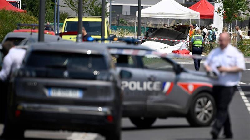 Die französische Polizei hat die Unglücksstelle abgesperrt.