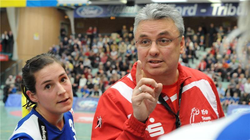 „Wenn Emily Vogel von Budapest spricht, wackeln Peter Prior die Ohren“ Die frühere BSV-Kapitänin Isabell Klein mit Trainer Dirk Leun.