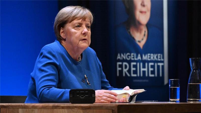 Media Control: „Altern“ von Heidenreich meistverkauftes Buch Die frühere Bundeskanzlerin Angela Merkel bei einer Veranstaltung für ihr Buch in Stralsund. (Archivfoto)