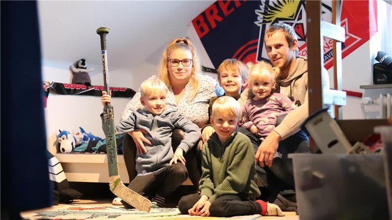 Jonne aus Beckdorf wird zum heimlichen Star auf dem Eis der Pinguins Die ganze Familie ist verrückt nach Eishockey.