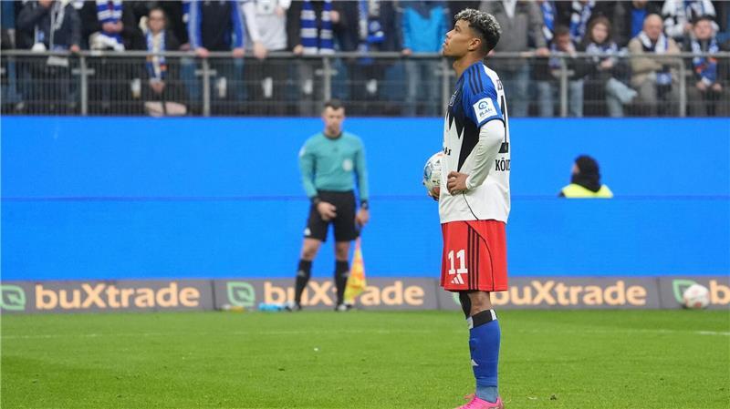 Wolfsburg beendet Niederlagenserie gegen HSV Die ganze Konzentration nutzte nichts: HSV-Stürmer Ransford Königsdörffer verschoss den Foulelfmeter.