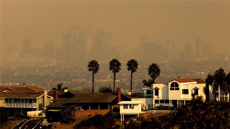 Die ganze Skyline von Los Angeles war von Rauch umgeben.