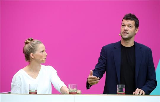 Die gebürtige Staderin Tabea Kemme an der Seite von Ex-DFB-Capitano Michael Ballack. Foto: dpa-Bildfunk