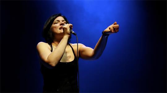 Die gefeierte Schauspielerin und Sängerin Jasmin Tabatabai ist live im Stadeum zu erleben.