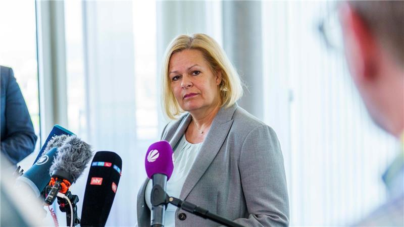 Verfassungsschutz: AfD ist gesichert rechtsextremistisch Die geschäftsführende Bundesinnenministerin, Nancy Faeser (SPD), sagt, das Gutachten des Bundesamtes für Verfassungsschutz habe das Ministerium erst am vergangenen Montag erreicht.