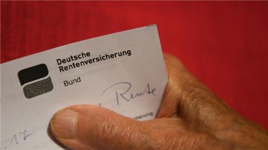 Die gesetzliche Rente ist für die meisten weiter das wichtigste Einkommen im Alter.