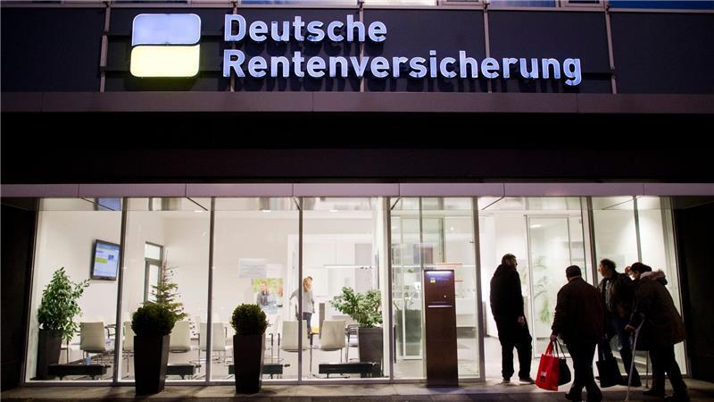 Rentenalter soll steigen - Stabile Renten für Jüngere Die gesetzliche Rente soll die zentrale Säule der Alterssicherung bleiben, hier ein Gebäude der Rentenversicherung. (Archivbild)