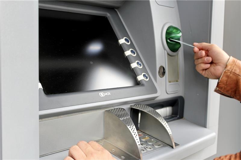 Die gestohlene EC-Karte kam an einem Geldautomaten in der Volksbank Stade-Cuxhaven am Pferdemarkt zum Einsatz. Symbolfoto: Pixabay