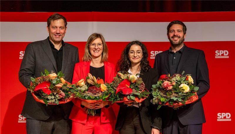 Die gewählten Bundestagskandidaten der SPD aus dem Bezirk Nord-Niedersachsen: (v.l.n.r.) Lars Klingbeil, Frauke Langen, Özge Kadah und Daniel Schneider.