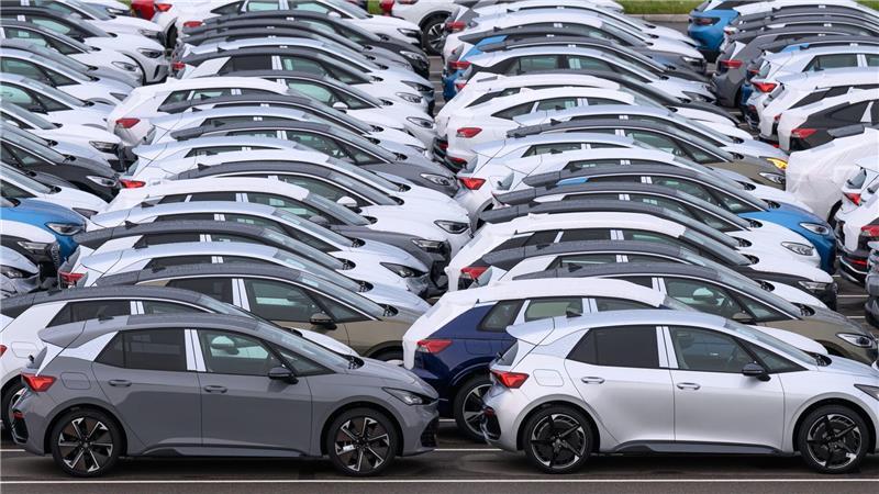 Bundesbank: Deutsche Exporteure fallen am Weltmarkt zurück Die global schwache Nachfrage nach Autos traf die deutsche Wirtschaft schwerer als andere Länder