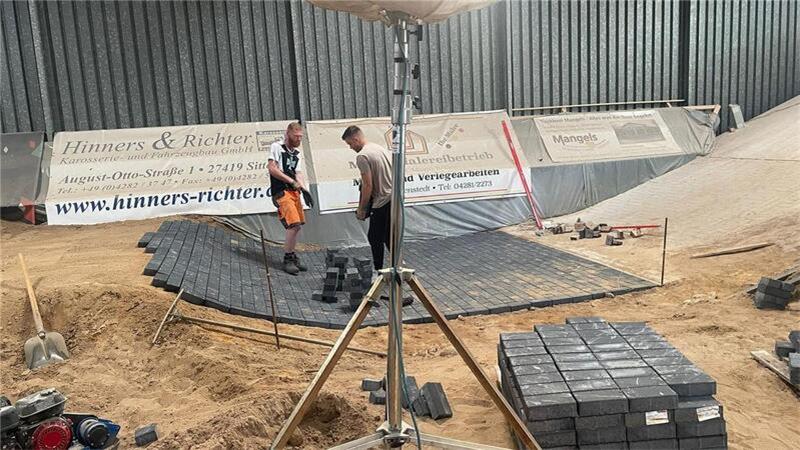 Die größte Pump-Track-Halle in Norddeutschland wurde mit vielen ehrenamtlichen Helfern errichtet.