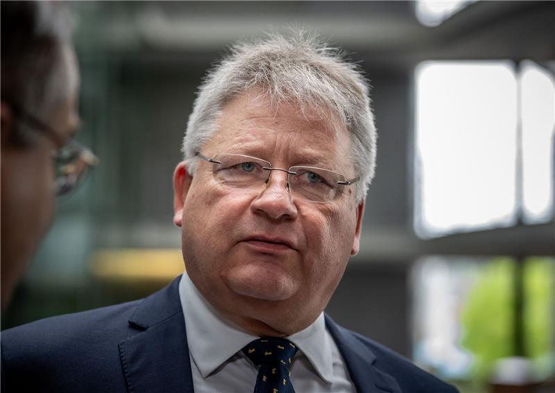 BND-Chef warnt vor Cyber-Angriffen auf LNG-Terminals Die größten Cyber-Bedrohungen sieht er in Russland und China: BND-Präsident Bruno Kahl.