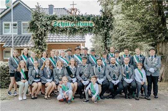 Die große Königsfamilie der Oldendorfer Schützen nach ihrem großen Fest. Foto: Claudia Stuthmann