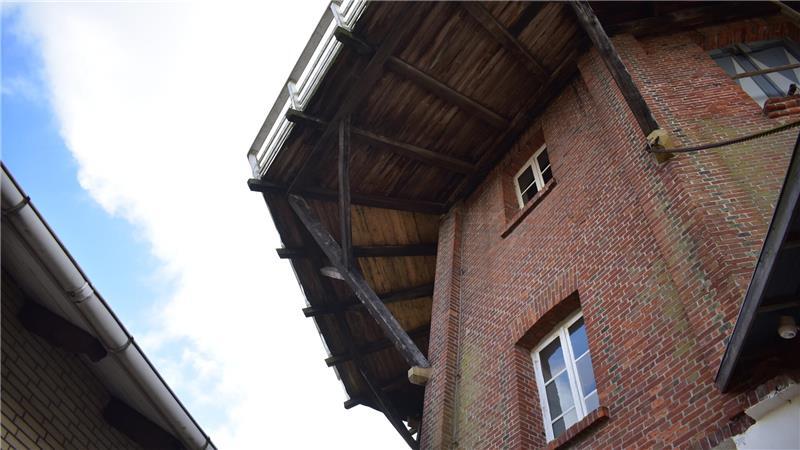 Gefahr für die Müller: Warum Venti Amica eine Reparatur braucht Die hellen Holzbohlen der Galerie wurden 2025 ausgetauscht. Die geplanten Arbeiten sollen noch einmal 35.000 Euro kosten.
