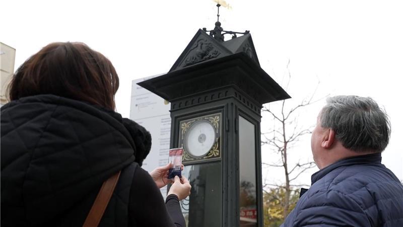 Uhr oder Phallus? Werdau sorgt mit Nascherei für Lacher Die historische Annoncenuhr ist eine Sehenswürdigkeit der Stadt Werdau. Als Schaumzucker-Nachbildung sorgt sie weit über die Stadtgrenzen hinaus für Belustigung.
