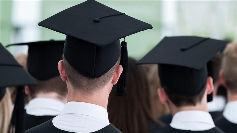 Frauen studieren laut Statistik schneller Die höchste Bachelorabschlussquote gibt es nach acht Semestern bei den Rechts-, Wirtschafts- und Sozialwissenschaften, die niedrigste bei den Geisteswissenschaften. (Archivbild)