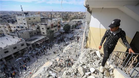 Die humanitäre Lage im Gazastreifen ist katastrophal. Israel steht unter wachsendem Druck, mehr Hilfslieferungen zuzulassen.