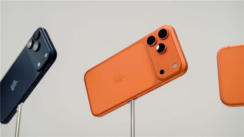 Die iPhone-17-Modellreihe half Apple Marktforschern zufolge, zum Smartphone-Spitzenreiter zu werden. (Archivbild)