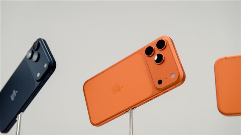 Die iPhone-17-Modellreihe hilft Apple Marktforschern zufolge, zum Smartphone-Spitzenreiter zu werden. (Archivbild)