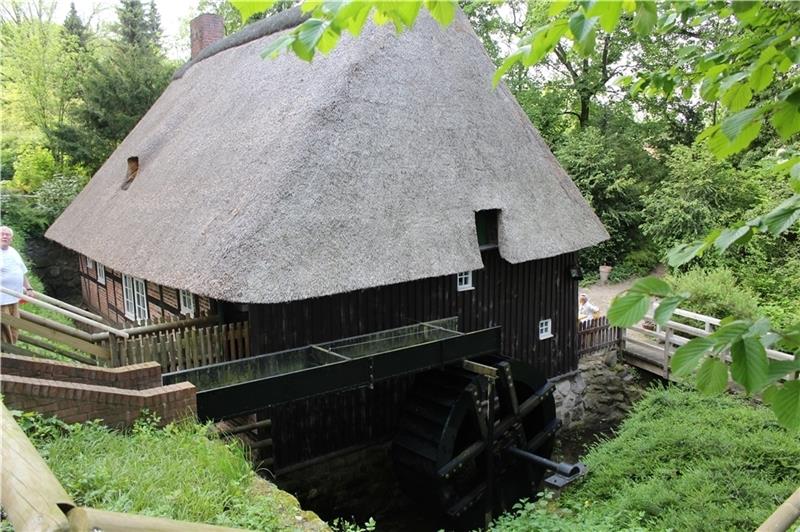 Die im Jahre 1674 erbaute Wassermühle in Ovelgönne. Fotos: Frank