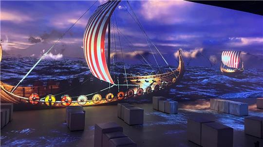 Die immersive Ausstellung will nicht nur bildgewaltig beeindrucken, sondern auch Wissen vermitteln und Perspektiven ändern.