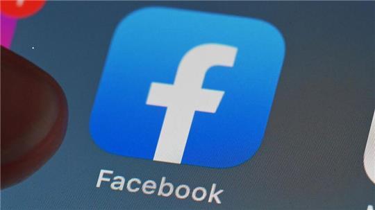 Die irische Datenschutzbehörde hat dem Facebook-Mutterkonzern eine Millionenstrafe aufgebrummt. (Symbolbild)