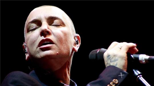 Die irische Popsängerin Sinead O’Connor ist im Juli 2023 überraschend im Alter von 56 Jahren gestorben.