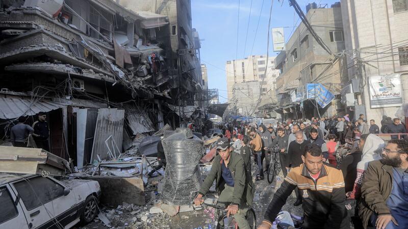 Die israelische Armee hat ihre Angriffe auf die Stadt Chan Junis verstärkt.