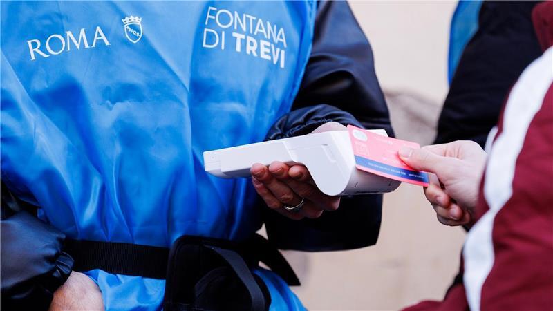 Ab heute: Touristen müssen Eintritt für Trevi-Brunnen zahlen Die italienische Hauptstadt versucht mit dieser Maßnahme, die Besucherströme an einem der wichtigsten Touristenmagnete Roms besser zu kanalisieren und Gedränge zu verhindern.