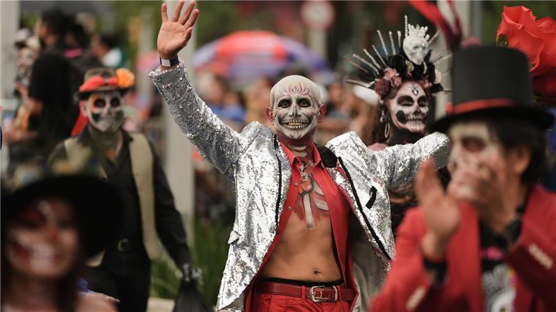 Tag der Toten: 1,5 Millionen Menschen bei Parade in Mexiko Die jährliche Parade findet seit 2016 statt.