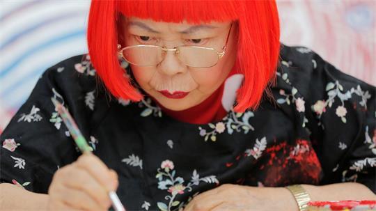 Die japanische Künstlerin Yayoi Kusama ist im Alter von 97 Jahren in Tokio gestorben. (Archivbild)
