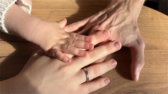 Die junge Familie aus Waddens hält zusammen - egal wie viele Schicksalsschläge kommen.