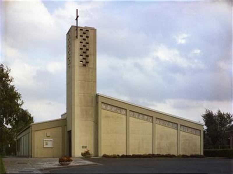 Die katholische Kirche St. Michael: 1974 gab es noch keinen Anbau.