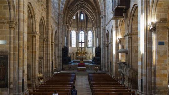 Die katholische Kirche hat Schwierigkeiten, ihre Bischofsämter zu besetzen.